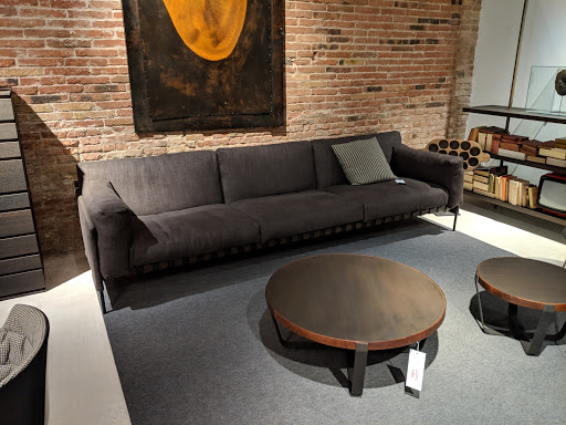 en linea barcelona showroom y muebles de diseño