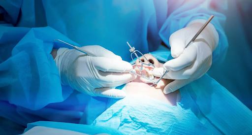 Dr. Pau Rodriguez Berart, Cirujano oral y maxilofacial