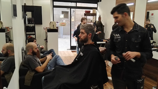 Vicenç Moretó Barbería. Barbas. Corte de pelo hombre. Productos. Higiene. Imagen. Belleza. Barbershop.