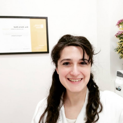 Dra. Gloria Abad, Dermatólogo