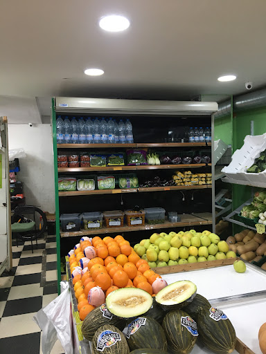 tienda de frutas y verduras