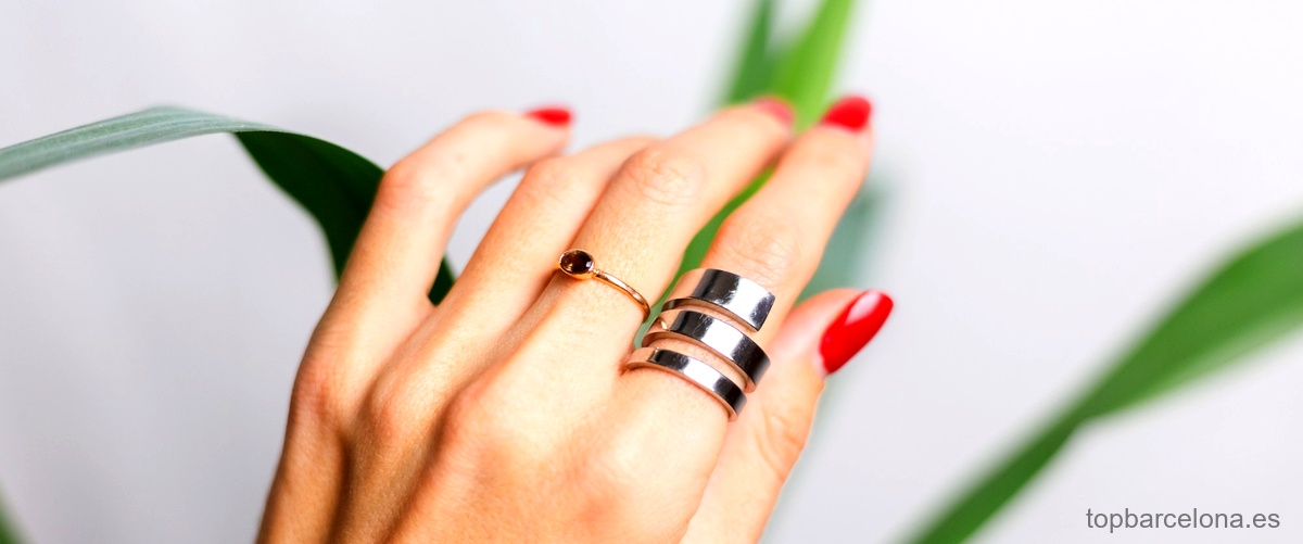 Cómo saber la talla de anillo de compromiso de tu pareja