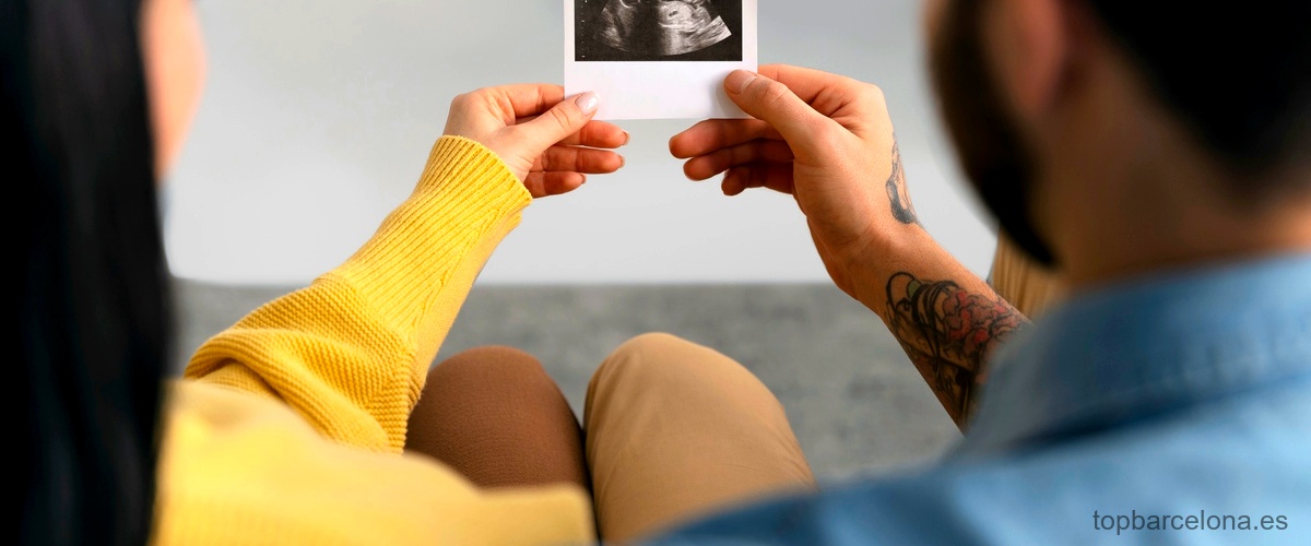 ¿Cuáles son los procedimientos realizados durante la primera consulta de fertilidad?